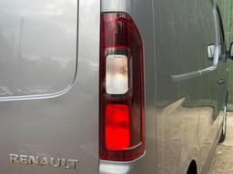 Renault Trafic 2.0 dCi ENERGY 28 Sport SWB Standard Roof Euro 6 (s/s) 5dr at 38th