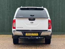 Nissan Navara 2.3 dCi Tekna Auto 4WD Euro 6 4dr at 12th