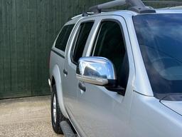 Nissan Navara 2.5 dCi Tekna Auto 4WD Euro 5 4dr at 34th
