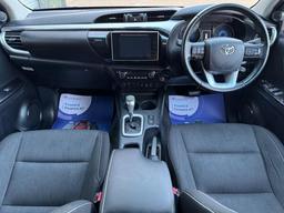 Toyota Hilux 2.4 D-4D Invincible Auto 4WD Euro 6 4dr (TSS, 3.5t) at 2th