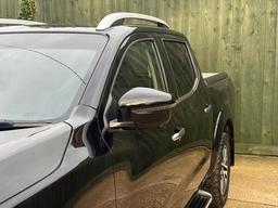 Nissan Navara 2.3 dCi Tekna 4WD Euro 6 (s/s) 4dr at 36th