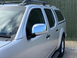 Nissan Navara 2.5 dCi Tekna Auto 4WD Euro 5 4dr at 36th