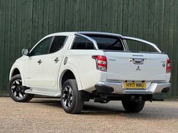 Mitsubishi L200 2.4 DI-D DC Barbarian Auto 4WD Euro 6 4dr at 9th