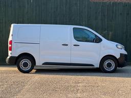 Peugeot Expert 2.0 BlueHDi 1400 Professional Premium Standard Panel Van MWB Euro 6 (s/s) 6dr at 12th