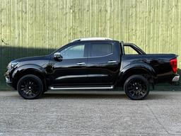 Nissan Navara 2.3 dCi Tekna Auto 4WD Euro 6 4dr at 12th