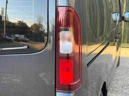 Renault Trafic 2.0 dCi ENERGY 28 Black Edition EDC SWB Standard Roof Euro 6 (s/s) 5dr at 49th