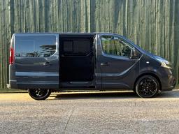 Renault Trafic 2.0 dCi ENERGY 28 Black Edition EDC SWB Standard Roof Euro 6 (s/s) 5dr at 21th