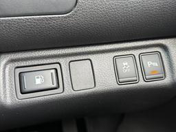 Nissan Navara 2.3 dCi Tekna Auto 4WD Euro 6 4dr at 25th