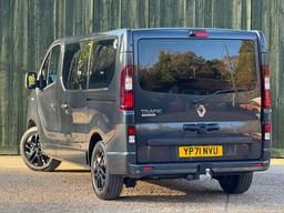 Renault Trafic 2.0 dCi ENERGY 28 Black Edition EDC SWB Standard Roof Euro 6 (s/s) 5dr at 17th