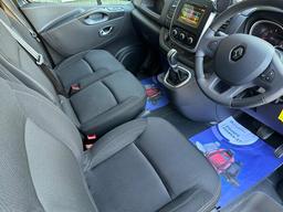 Renault Trafic 2.0 dCi ENERGY 28 Black Edition EDC SWB Standard Roof Euro 6 (s/s) 5dr at 2th