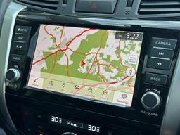 Nissan Navara 2.3 dCi N-Guard Auto 4WD Euro 6 4dr at 5th