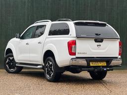 Nissan Navara 2.3 dCi Tekna Auto 4WD Euro 6 4dr at 10th