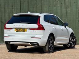 Volvo XC60 2.0 D4 R-Design Auto Euro 6 (s/s) 5dr at 3th