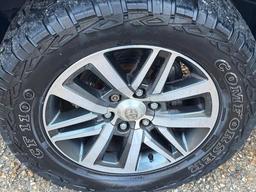 Toyota Hilux 2.4 D-4D Invincible Auto 4WD Euro 6 4dr (TSS, 3.5t) at 38th