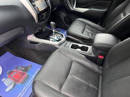 Nissan Navara 2.3 dCi Tekna Auto 4WD Euro 6 4dr at 16th