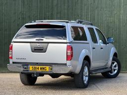 Nissan Navara 2.5 dCi Tekna Auto 4WD Euro 5 4dr at 24th