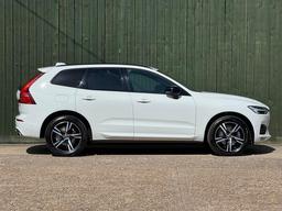 Volvo XC60 2.0 D4 R-Design Auto Euro 6 (s/s) 5dr at 8th