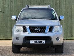 Nissan Navara 2.5 dCi Tekna Auto 4WD Euro 5 4dr at 5th
