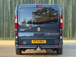Renault Trafic 2.0 dCi ENERGY 28 Black Edition EDC SWB Standard Roof Euro 6 (s/s) 5dr at 19th