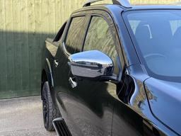 Nissan Navara 2.3 dCi Tekna Auto 4WD Euro 6 4dr at 33th