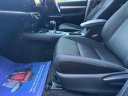 Toyota Hilux 2.4 D-4D Invincible Auto 4WD Euro 6 4dr (TSS, 3.5t) at 27th