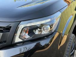 Nissan Navara 2.3 dCi Tekna Auto 4WD Euro 6 4dr at 39th