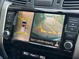 Nissan Navara 2.3 dCi N-Guard Auto 4WD Euro 6 4dr at 33th