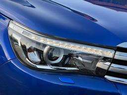 Toyota Hilux 2.4 D-4D Invincible Auto 4WD Euro 6 4dr (TSS, 3.5t) at 42th