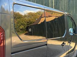 Renault Trafic 2.0 dCi ENERGY 28 Black Edition EDC SWB Standard Roof Euro 6 (s/s) 5dr at 47th