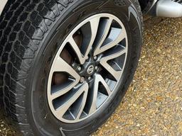 Nissan Navara 2.3 dCi Tekna Auto 4WD Euro 6 4dr at 37th