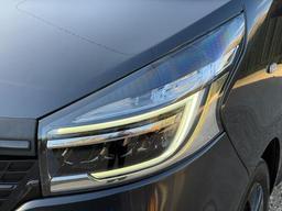 Renault Trafic 2.0 dCi ENERGY 28 Black Edition EDC SWB Standard Roof Euro 6 (s/s) 5dr at 50th